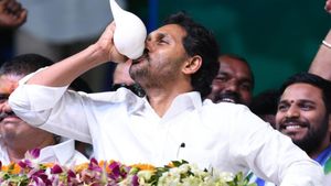 ఎన్నికల వేళ.. ఢిల్లీ నుంచి జగన్‌కు అందిన `గ్రీటింగ్స్`