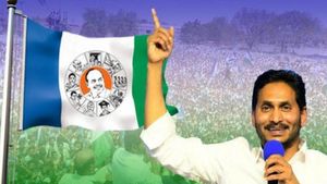  వైసీపీలోకి టీడీపీ మాజీ మంత్రి - అమరావతి పై గురి..!!