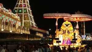 తిరుమలలో వైభవంగా పౌర్ణమి గరుడసేవ, ఘనంగా కుమారధార తీర్థ ముక్కోటి