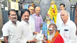 సాయిబాబా ఆలయానికి లక్షల విరాళం.. విజయవాడలో యాచకుడి దాతృత్వం!!