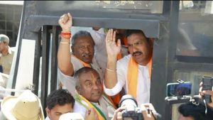  ఖజానా ఖాళీ చేసి ఢిల్లీలో సీఎం డ్రామాలు, న్యాయం చేసిన మోదీ, అన్యాయం చేసింది !