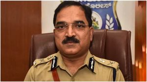 గుంటూరు జిల్లా డీజీపీ ర్యాంక్ సీనియర్ ఐపీఎస్ అధికారి రాజీనామా: ఎన్నికల వేళ..
