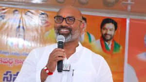వచ్చే ఎన్నికల్లో మోడీకి ఓటు వేయకుంటే దేశద్రోహులే: ఎంపీ అరవింద్ సంచలన వ్యాఖ్యలు