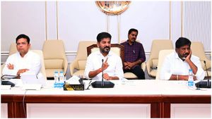 రూ. 500కే గ్యాస్, ఫ్రీ కరెంట్ పథకాల అమలుకు డేట్ ఫిక్స్: సీఎం రేవంత్ కీలక ఆదేశాలు
