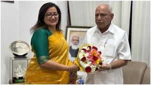 సుమలత తీరుతో విసిగిపోతున్న బీజేపీ లీడర్స్, మోదీకి చెప్పాలని డిసైడ్ అయ్యారా ?, సీటు మాత్రం ! 