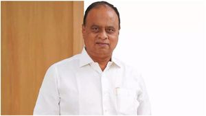 వేమిరెడ్డి రాజీనామా, టీడీపీ నుంచి పోటీ - వైసీపీ నెల్లూరు ఎంపీ అభ్యర్ది ఫిక్స్..!!