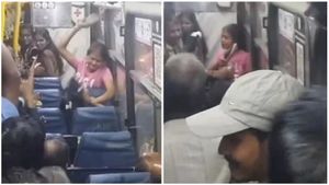 ఫ్రీ ఫ్రీ ఫ్రీ, ఆర్ టీసీ బస్సులో చెప్పులతో కొట్టుకున్న లేడీస్, ఫ్రీగా తిరగమంటే ఫ్రీగా కొట్టుకున్నారు ! 