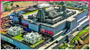  యాదాద్రి భ‌క్తుల‌కు శుభ‌వార్త‌... ఇక‌నుంచి కొండ‌పైకి ఆటోల అనుమ‌తి...