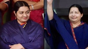 జయలలిత బంగారు నగల కేసులో ట్విస్ట్, తమిళనాడుకు షాక్ ఇచ్చిన కర్ణాటక హైకోర్టు, దీపా దెబ్బతో! 