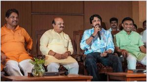 లోక్ సభ ఎన్నికలకు స్టార్ హీరో ప్రచారం ? మోదీ చేతుల్లో ఉంది, మాదేముంది, మాజీ సీఎం క్లారిటీ ! 
