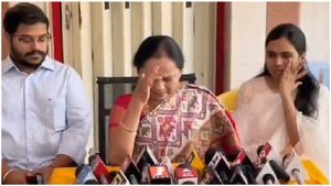మీడియా ముందు కన్నీరు పెట్టుకున్న టీడీపీ మాజీ ఎమ్మెల్యే