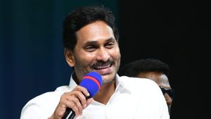 జనంలోనే జగన్: నియోజకవర్గాల్లో సభలు.. అక్కడే బస 