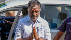 మాజీ సీఎంకు మోదీ ఆశీస్సులు,  ప్రత్యర్థులు ఏం చేశారంటే?, ఒకే పేరుతో ఐదు మంది పోటీ!