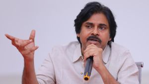 పిఠాపురంలో పోటీ చేస్తోన్న వేళ.. పవన్ కల్యాణ్‌కు భారీ షాక్