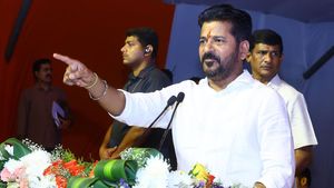 ‘మహాలక్ష్మి స్వశక్తి’ పథకం ప్రారంభించిన సీఎం రేవంత్: మోడీ, కేసీఆర్‌ కుట్రలంటూ ఫైర్
