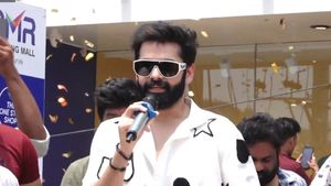 హీరో రామ్ చేతుల మీదుగా  సీఎంఆర్ షాపింగ్ మాల్  కొత్త బ్రాంచ్‌  ప్రారంభం