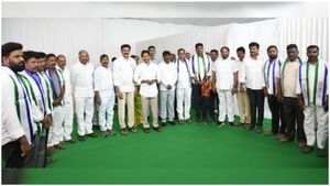 టీడీపీకి బిగ్ షాక్ - వైసీపీలోకి అనంత టీడీపీ ముఖ్య నేతలు..!!