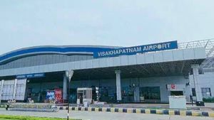 Vizag Airport: వైజాగ్ ఎయిర్ పోర్టుకు వెళ్లే ప్రయాణికులకు గుడ్ న్యూస్..!