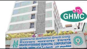 40 మంది జీహెచ్ఎంసీ ఉద్యోగులపై ఎన్నికల సంఘం కొరఢా