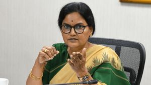 సీఎస్​ పేరుతో ఫేక్​ కాల్స్: సైబర్ టీం​కు శాంతి కుమారి ఫిర్యాదు