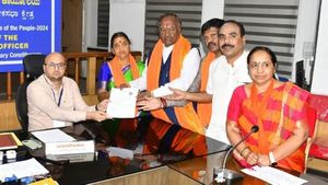 మోదీ డూప్ తో ర్యాలీలో ప్రత్యక్షం, అప్ప ఫ్యామిలీకి సినిమా చూపించిన ఈశ్వరప్ప, రెబల్ దెబ్బ! 