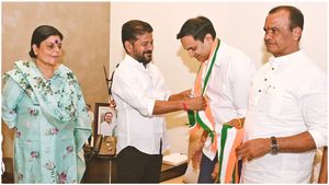 కాంగ్రెస్ కండువా కప్పుకొన్న `గుత్తా`: తెలంగాణలో అనూహ్య పరిణామం..!!