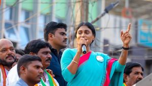 వాళ్ళను తిడుతూనే.. వైఎస్ జగన్, భారతి వద్ద కోట్లలో  వైఎస్ షర్మిలమ్మ అప్పులచిట్టా ఇదే!!