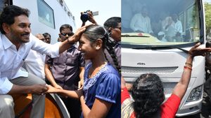 వైఎస్ జగన్ బస్సు యాత్రకు చిన్న బ్రేక్