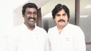 కాపులను చూస్తే నీకు నవ్వులాటగా ఉందా పవన్: కమ్మ వాళ్లు సీట్లు త్యాగాలు చేయకూడదా