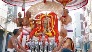 TTD: సూర్యప్రభ వాహనంపై శ్రీరామచంద్రుడి వైభవం, కనులపండుగ స్వామివారు 