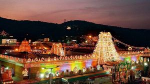 తిరుమల హుండీ ఆదాయం రూ వందల కోట్లు, నెలలో భక్తులకు ఎన్ని కోట్ల లడ్డూలు ఇచ్చారంటే ! 
