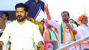 రాజ్యాంగాన్ని మారుస్తోంది కాంగ్రెస్సే: రేవంత్, కేసీఆర్‌పై రఘునందన్ రావు ఫైర్