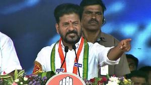 మోడీ, అమిత్ షాను టార్గెట్ చేసిన రేవంత్ రెడ్డి: కేసీఆర్‌పై సెటైర్లు