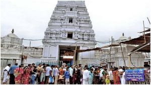 Vemulawada: వేములవాడ రాజన్న ఆలయంలో భక్తుల రద్దీ.. 