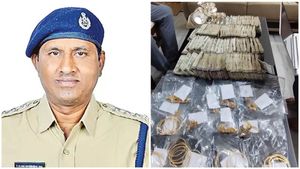 సీసీఎస్ ఏసీపీ ఉమామహేశ్వరరావును అరెస్ట్ చేసిన ఏసీబీ: రూ. 40 కోట్లకుపైగా అక్రమాస్తుల గుర్తింపు