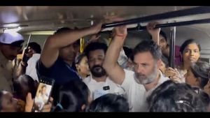 ఆర్టీసీ బస్సులో ప్రయాణించిన రాహుల్, రేవంత్ రెడ్డి (వీడియో)