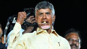 టీవీల్లో ఆలాంటి వార్తలు చూసి పోలింగ్ కేంద్రాలకు వెళ్లిన ప్రజలు, చంద్రబాబు సంచలనం! 