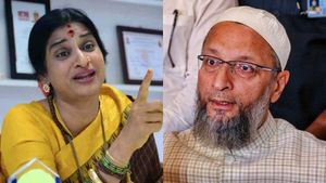 హైదరాబాద్ పాతబస్తీ మీర్ చౌక్ వద్ద ఉద్రిక్తత: ఒకే మార్గంలో మాధవీలత, అసదుద్దీన్ ఒవైసీ