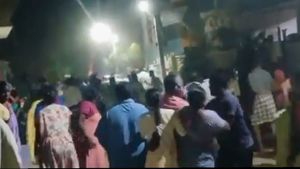 పల్నాడులో పెట్రోల్ బాంబులు, చంద్రగిరిలో గిరగిరా తిరిగిన ఇనుపరాడ్లు, కార్లు బూడిద ! 