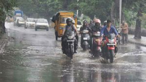 తెలంగాణకు చల్లని కబురు: ఈ జిల్లాలకు భారీ వర్షాల అలర్ట్