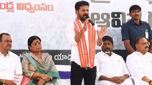 ఏపీ ఆధీనంలోని భవనాల స్వాధీనానికి సీఎం రేవంత్ ఆదేశాలు: 18న కేబినెట్ భేటీ
