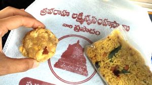 భ‌క్తుల‌కు గుడ్‌న్యూస్‌.. పోస్టల్‌లో సింహాచ‌లం ప్ర‌సాదం పంపిణీ..