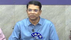 Loksabha Electiion 2023: రాష్ట్రంలో 70 శాతం పోలింగ్ జరిగే అవకాశం ఉందన్న వికాస్ రాజ్..!