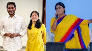 షర్మిల ఆశలపై  నీళ్లు చల్లిన భారతి - కొత్త సమీకరణం..!!