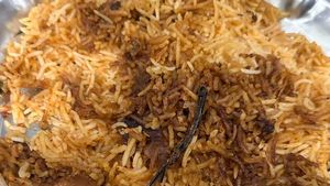 Hyderabad: బిర్యానీలో సెఫ్టీ పిన్.. ఎక్కడంటే..! 