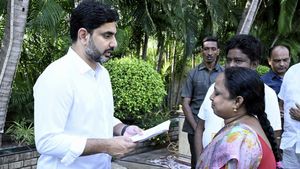 సమస్యలు చెప్పుకోవాలంటే `ఆయన`ను కలవాల్సిందే..