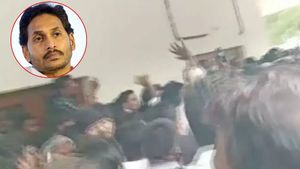  జగన్ ఇంటిపై రాళ్ల దాడి..ఖండించిన వైసీపీ
