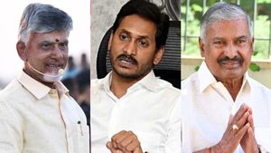 వైసీపీకీ వంతపాడి పెద్దిరెడ్డి భజన చేసిన పోలీసు, బాబు దెబ్బకు కుప్పంలో మామలు వాషౌట్  
