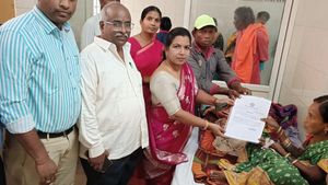 TGSRTC: బస్టాండ్ లో పుట్టిన చిన్నారికి జీవిత కాల ఫ్రీ బస్ పాస్ ఇచ్చిన ఆర్టీసీ.. 