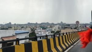 Hyderabad: హైదరాబాద్ లో చల్లబడిన వాతావరణం..  పలు ప్రాంతాల్లో భారీ వర్షం.. !